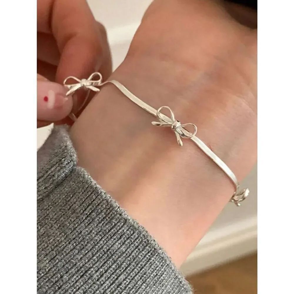 Silver Bow Accent Bracelet A1836
